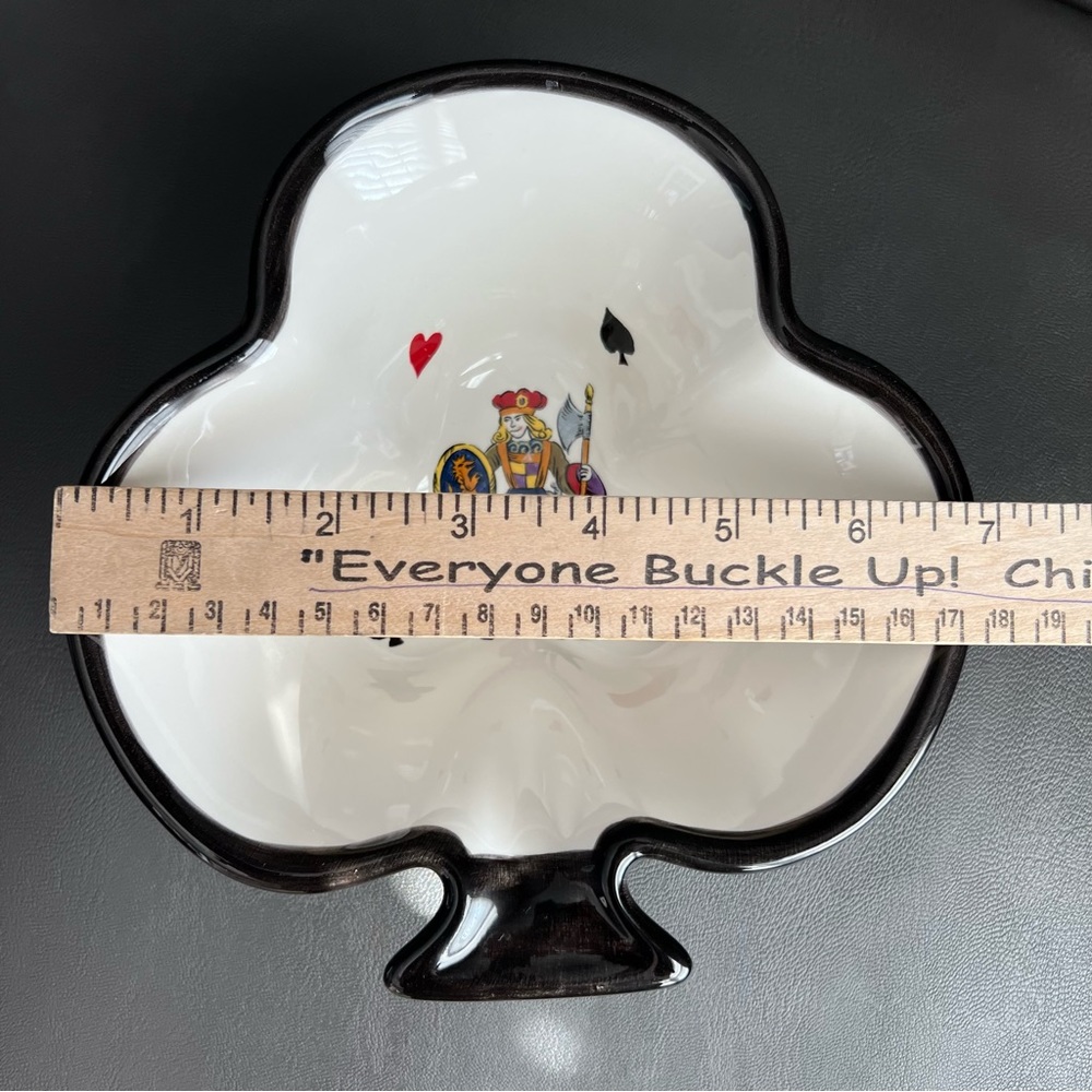 Tabletops Gallery King of Hearts Ceramic snack/serving Bowl - Picture 4 of 5